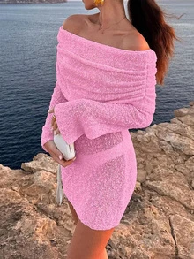 Vestido feminino de verão para férias na praia, cor sólida, ombro a ombro, manga longa transparente e vazada. - Rosa - Ver 2