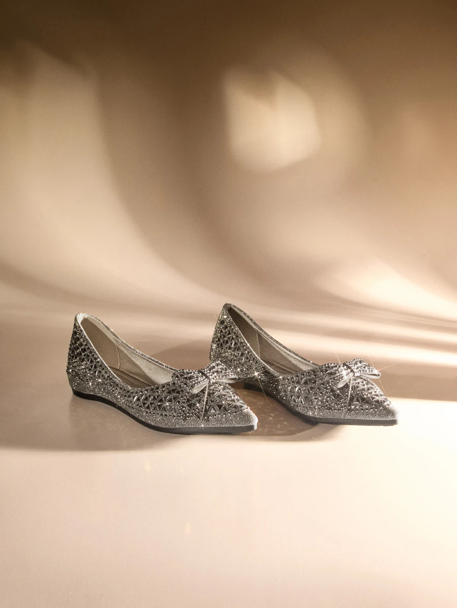 Etoivie Chaussures pour femmes à bout pointu et talon épais, style français. Nouvelle arrivée 2024. Chaussures plates à strass et col bas. Mocassins chics grande taille 41-43 pour mariage - Gris - Voir 1