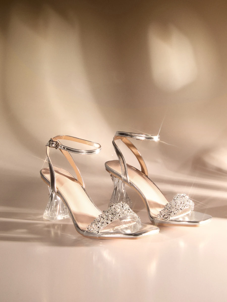 Etoivie Hàng mới về năm 2024: Sandal nữ màu bạc thời trang đính đá lấp lánh, gót chunky, quai ngang trong suốt, mũi và mắt cá chân, hoàn hảo cho bãi biển, tiệc cưới, mặc trong nhà và ngoài trời, lễ tình nhân, đám cưới. - Bạc - Xem 1