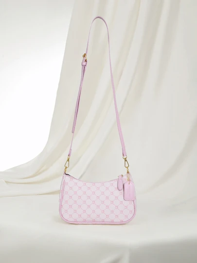 Clariva 这款时尚、经典、百搭的字母图案设计纯色PU防水材质新月形肩包/腋下包，适合购物，也可斜挎。