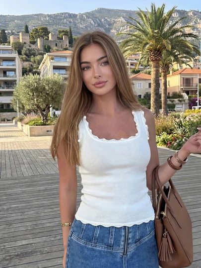 FOR BEAUTY Women's Spring/Summer New White Solid Color Knitted Top, With A Casual Vacation Style, Ruffled Square Neck Sleeveless Vest, Small Pearl Decoration, Suitable For Daily And Vacation Wear,Summer Outfits For Women ,Party Top,Casual Blouses For Women