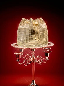 Etoivie 轻便商务休闲水钻装饰水桶包，迷你抽绳设计，透明仿珍珠包，晚宴包，魅力四射、优雅精致、低调奢华的水钻装饰，适合派对女孩、女士、新娘，完美搭配派对、晚宴/宴会、圣诞派对礼服，魅力十足的水钻包，与伴娘团、派对包完美搭配，适合派对、婚礼、舞会、晚宴/宴会，搭配节日派对礼服、晚礼服和亮片礼服，新年、婚礼等场合皆宜。 - 金色 - 查看 4