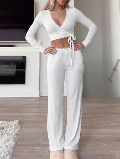 新款女士甜美纯色蕾丝拼接休闲舒适贴身套装