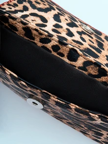 Rollcall New Fashionable Leopard Print Decorative Shoulder Bag, Contrast Color Design. Foldable Underarm Bag, Baguette Bag, Shoulder Bag, Business Commuter Bag, Burgundy, Suitable For Outings, Shopping, Work, Parties, Holidays, Short Trips, Etc. Fashionable Leopard Print Women's Wallet, New Autumn/Winter Tiger Print Women's Bag - Red - View 5