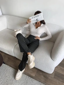 Pantalones acampanados estampados para mujer que estilizan, para uso diario - Negro - Ver 1