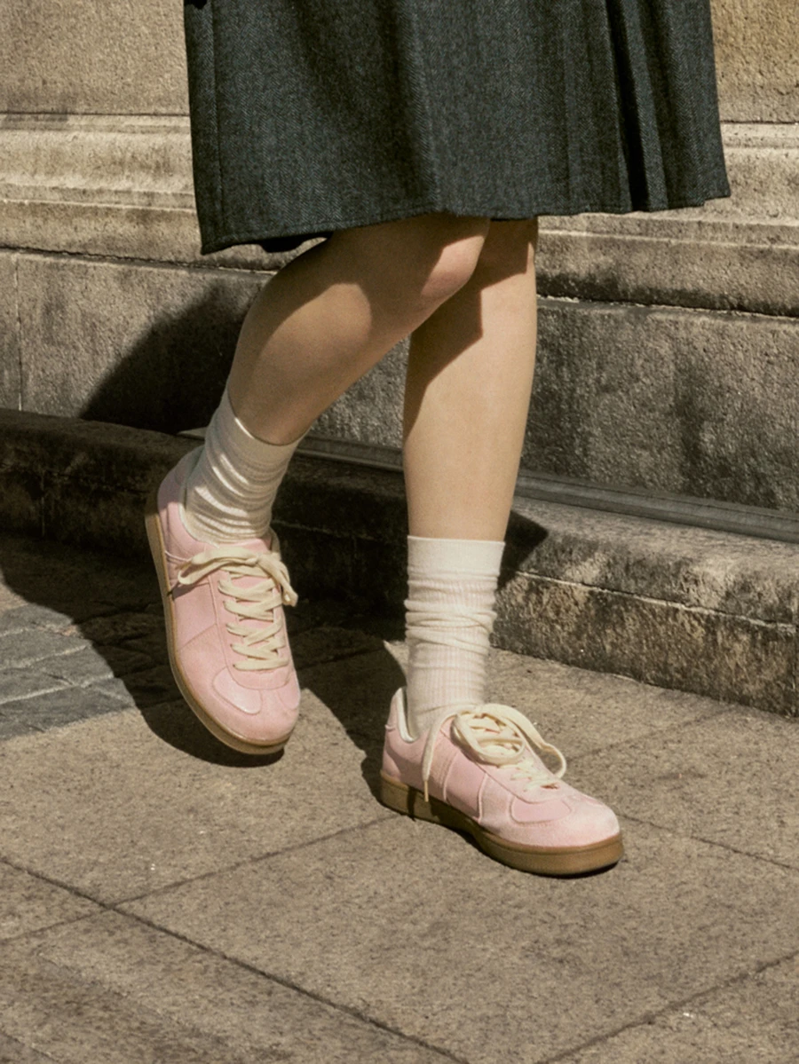 Hatastic Women's Casual Sneakers, Light And Comfortable, Non-Slip Rubber Sole, Round Toe, Lace-Up, Pink Flat Leisure Shoes, Suitable For All Seasons Music Fest - Pink - View 1