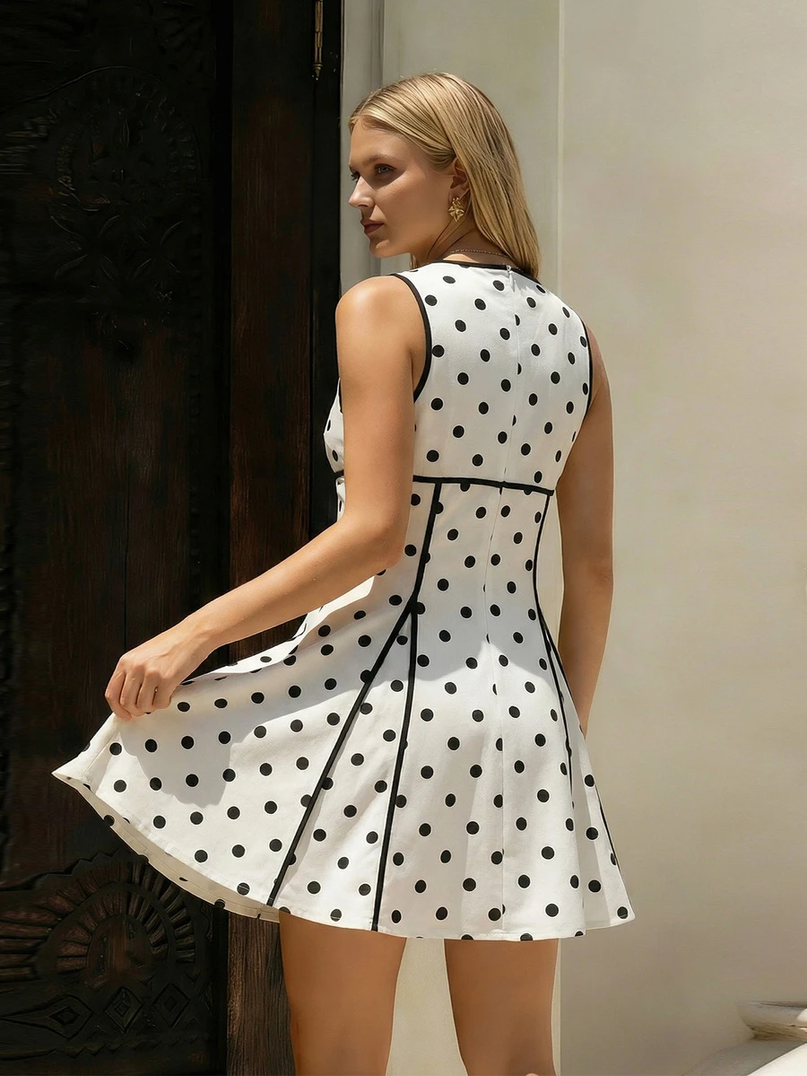 V领波点收腰连衣裙