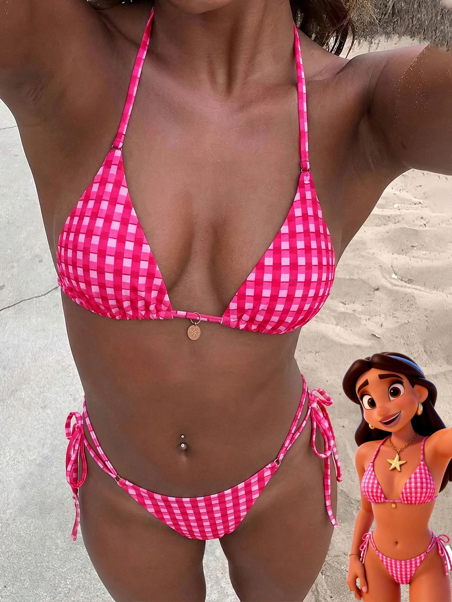 Bộ bikini hai mảnh hở lưng, dây mảnh, trang trí mặt dây chuyền kim loại sọc mềm mại mới, thích hợp cho tiệc tùng, đi biển mùa hè, nghỉ dưỡng.