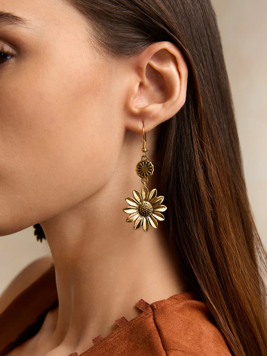 Tropiscape 1 Paar vintage bohemische Sonnenblumen Anhänger Ohrringe mit kreativem westlichen Blumen Stil für Frauen, Ohrdekoration, Geschenk - Uraltes Goldgelb - Übersicht 1