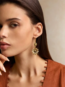 Tropiscape 1 Paar vintage bohemische Sonnenblumen Anhänger Ohrringe mit kreativem westlichen Blumen Stil für Frauen, Ohrdekoration, Geschenk - Uraltes Goldgelb - Übersicht 2