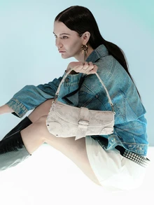 Rollcall 女士牛仔布做旧不对称单肩包，铆钉街头风格手提包，Y2K 牛仔布腋下包，适合约会、休闲、时尚派对、旅行、学校、节日礼物 - 米色 - 查看 5