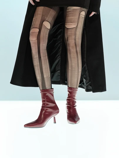 Rollcall 秋冬女士黑色绒面革短靴，7厘米高跟，弹力修身剪裁，舒适时尚，黑色高跟鞋，酒杯跟，油皮，小猫跟靴