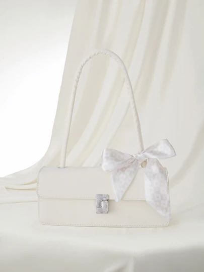 Clariva 时尚腋下包，丝巾装饰，五金锁扣，翻盖开口，轻巧纯色单肩包，法棍包。适合女士日常使用