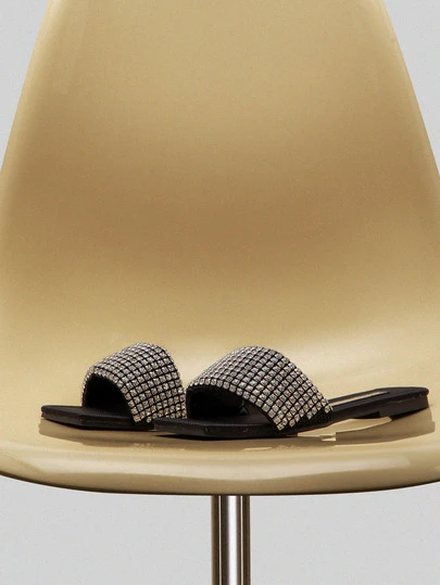 NobleVue Women's Flat Sandals With Rhinestone Decor, Stylish Outdoor Comfortable Slippers For Summer Valentines