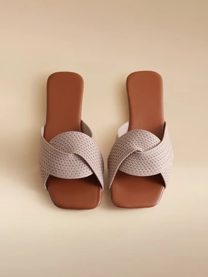 Glizzene Chinelo feminino clássico antiderrapante, moderno, elegante e versátil para uso interno, ideal para casamentos.