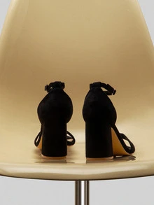 NobleVue 女士优雅珍珠蝴蝶结正装鞋，圆头性感白色软皮粗跟派对凉鞋 - 黑色 - 查看 5