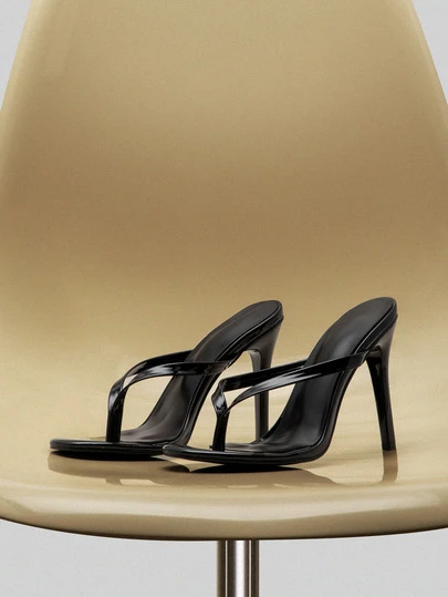 NobleVue 女士时尚高跟凉鞋，PU压纹皮革材质，人字拖，露趾，露跟，经典圆头凉鞋，人字拖，漆皮鞋跟，细跟，夏季户外风格，常规款式，女士黑色凉鞋，高跟拖鞋，性感，派对，百搭