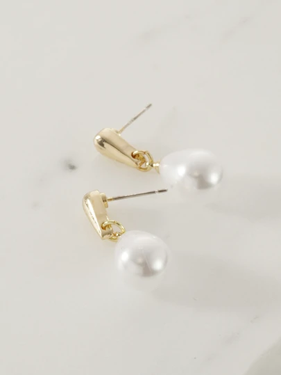 Clariva 1對時尚優雅的人造珍珠下垂耳環，簡約的淚滴設計，適用於派對和作為女性萬用的禮物