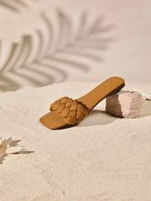 Tropiscape 夏日假期紅色編織扁平女拖鞋，優雅金屬扣設計 - 布棕色 - 查看 3