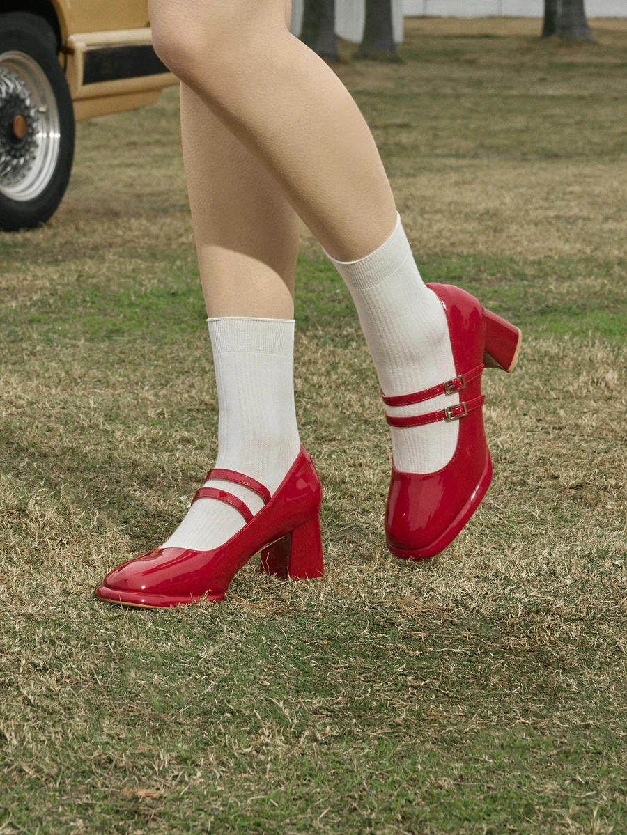 Hatastic 女士红色漆皮玛丽珍鞋，粗跟方头复古法式高跟鞋，适合音乐节 - 酒紅色 - 查看 1