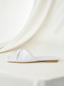 Clariva 夏季新款白色可爱平底凉鞋女士时尚休闲人字拖鞋，黄色鞋底方头 - 白色 - 查看 5