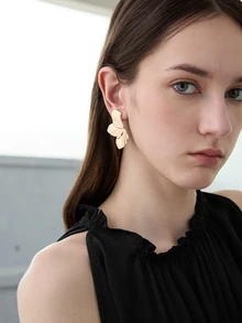 CHICVUE 1pair Golden Metal Leaf Design Earrings, Suitable For All Occasions - Yellow Gold - View 1