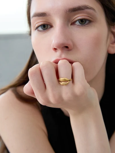 CHICVUE 1PC Chic Lip Ring For Women Girls 18K Gold Plated Adjustable Stainless Steel Ring Funny Jewelry Love Gift