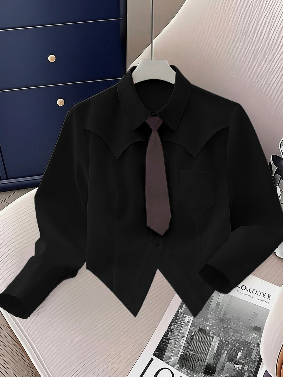 黑色优雅不对称剪裁衬衫，搭配挺括的衬衫领。 - 黑色 - 查看 1