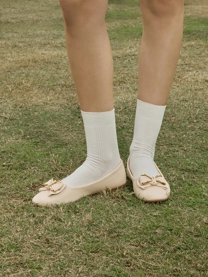 Hatastic 秋冬女士圆头大码米色蝴蝶结一脚蹬舒适芭蕾平底鞋情人节款