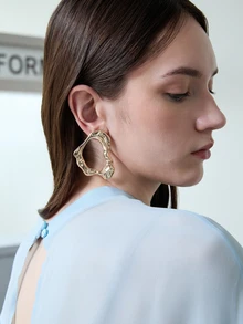 CHICVUE 1 Pair Of European & American Geometric Asymmetrical Hollow Stud Earrings - Yellow Gold - View 3