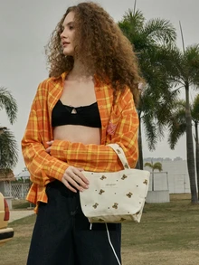 Hatastic 1 chiếc túi tote vải canvas Mibai Kaqi dành cho nữ, họa tiết gấu màu hồng và xanh nhạt, túi xách tay nữ, túi đeo vai, quà sinh nhật cho mẹ, túi đeo chéo, túi công sở, túi đi học, túi xách nhỏ, túi vải canvas, túi tote có khóa kéo, túi tote đeo vai nữ, màu xanh dương chủ đề lễ hội âm nhạc. - Nhiều màu - Xem 5
