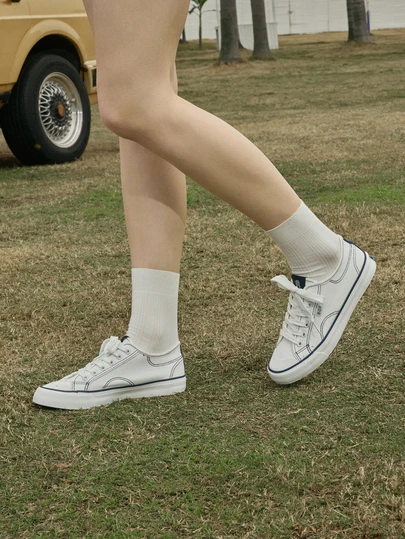 Hatastic 秋冬女士舒适低帮系带运动鞋，防滑鞋底，休闲运动鞋