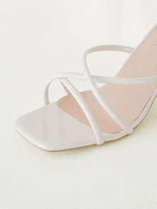 Clariva 全新大码女式舒适简约交叉露趾方头百搭细跟皮革高跟凉鞋，休闲时尚户外沙滩夏季鞋 - 白色 - 查看 3
