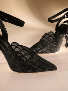 Etoivie Giày sandal nữ mùa Thu/Đông 2024 kiểu nàng tiên cá mũi nhọn gót lệch quai màu đỏ, sandal lưới đen thiết kế độc đáo, thanh lịch, thích hợp cho tiệc cưới. - màu đen - Xem 2