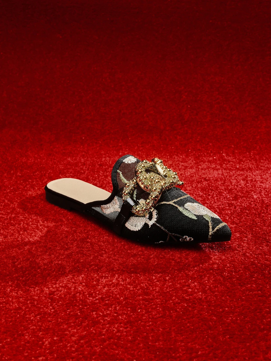 Etoivie 女士优雅尖头平底网眼穆勒鞋，金属搭扣装饰，鞋面图案随机，适合春夏婚礼穿着。 - 彩色 - 查看 1