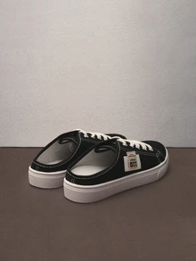 Hatastic 女士帆布一脚蹬运动鞋，时尚舒适拖鞋，防滑乐福鞋，休闲无后跟音乐节鞋 - 黑與白 - 查看 5