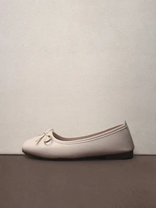 Hatastic 女式柔軟低口蝴蝶結芭蕾平底鞋,輕量級、英倫風格、歐美版型 - 米色 - 查看 5