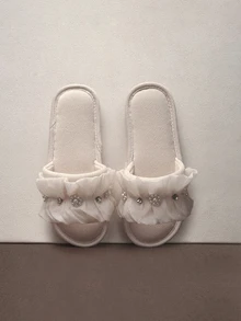 Hatastic 秋冬蕾丝家居时尚面料女童春秋新款仿珍珠女士家居拖鞋，毛绒拖鞋 - 米色 - 查看 2