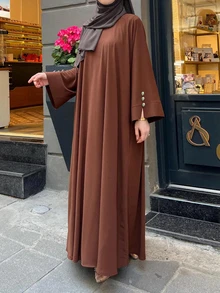 女士优雅阿拉伯风格纯色纽扣装饰圆领宽松长裙，端庄卡夫坦长袍，春季款 - 鏽棕色 - 查看 2