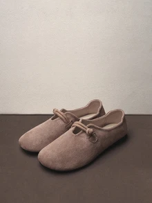 Hatastic 女士圆头绒面革套脚舒适软底百搭棕色平底鞋，简约休闲，户外防滑乐福鞋，适合妈妈、孕妇及音乐节穿着 - 棕色 - 查看 1