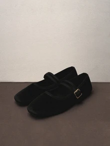 Hatastic 女款時尚仿麂皮方頭平底一腳蹬鞋，黑色綁帶正裝平底鞋，適合搭配洋裝與休閒穿著，US 5-9 號，春/秋季情人節、瑪麗珍音樂節返校季 - 黑色 - 查看 1