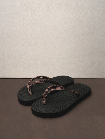 Hatastic New Original Design French Retro Elegant Versatile Sweet Fairy Style Slippers. Sexy Charming High-End Comfortable Lightweight Black Leopard Print Round Toe Flip Flops For Beach Parties. Music Fest