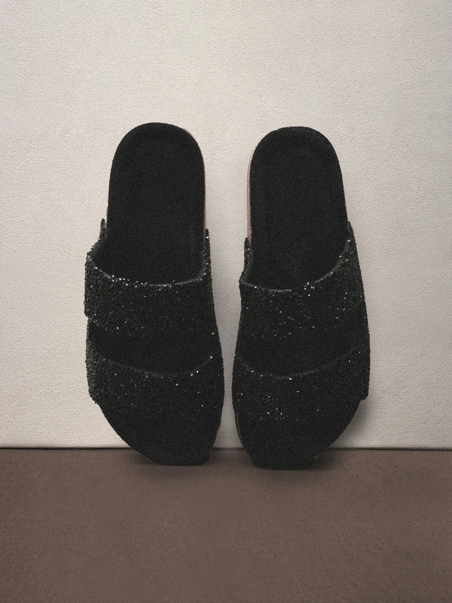 Hatastic Dép lê nữ đế platform đính kim tuyến, xỏ chân, đệm foam nhớ, chống trượt, giày đi trong nhà thường ngày, phù hợp đi dạo phố, lễ hội âm nhạc và tựu trường - màu đen - Xem 1