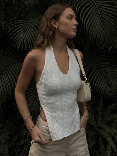 Gemma 女士夏季镂空侧开衩露背V领柔软针织面料象牙色吊带背心，清新性感，休闲风格，适合海滩、旅行、音乐节等场合。