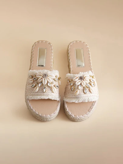 Glizzene סנדלים שטוחים ונוחים לנשים עם רצועות צדפות, בצבע בז', בסגנון ריזורט לקיץ, חתונה, חתונה