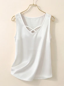 Elegant French Style! Women's V-Neck Satin Camisole, Delicate Satin Fabric With Sheen, Sleeveless Design For Breathability, V-Neck Accentuates Collarbone. Suitable For Spring/Summer Commute, Vacation, Date And Other Occasions, A Versatile Piece For 20-40 Year Old Women's Holiday And Everyday Wear White - White - View 4