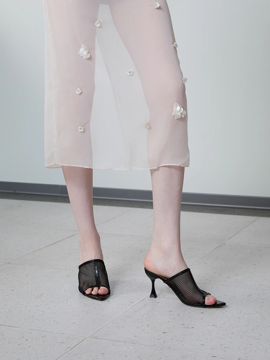 CHICVUE Women Crocodile Embossed Pyramid Heeled Sandals, Elegant Black Mesh Mule Sandals For Summer - Black - View 1