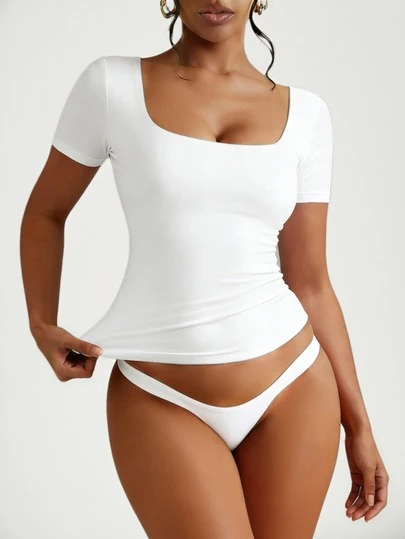 Fyxelle 女士夏季方领白色短袖上衣，双层弹力亲肤面料，时尚简约修身版型，适合作为瑜伽和运动内衣穿着。