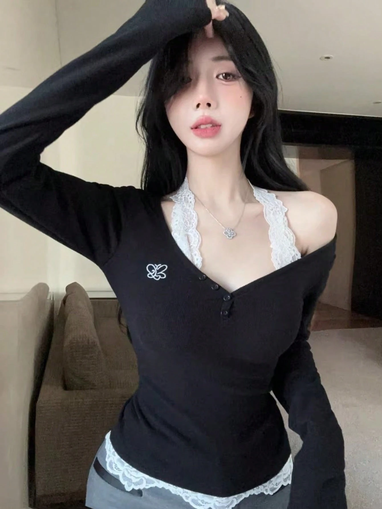 女士新款蕾丝吊带性感设计上衣，长袖蕾丝拼接针织衫，黑色，春季款 - 黑色 - 查看 1