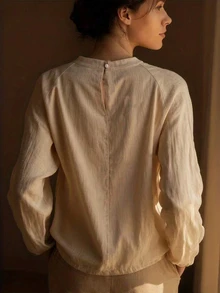 Áo sơ mi nữ dài tay cổ tròn chất liệu chiffon không co giãn, viền bèo nhún. Kiểu dáng tối giản, thời trang mùa hè, tạo nên phong cách bohemian. Áo sơ mi nữ thường ngày. - Màu be - Xem 2